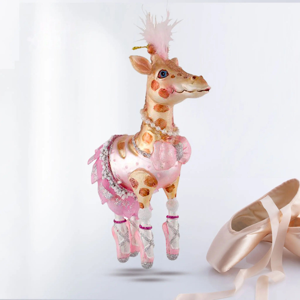 Giraffa ballerina, decorazione natalizia in vetro 14 cm – ornamenti natalizi Merry Worlds
